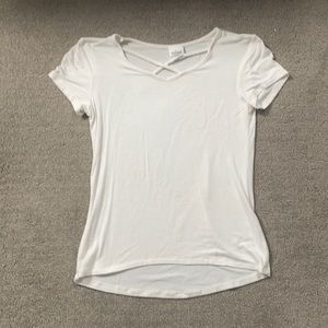 Tilly’s white cross chest t-shirt//M//